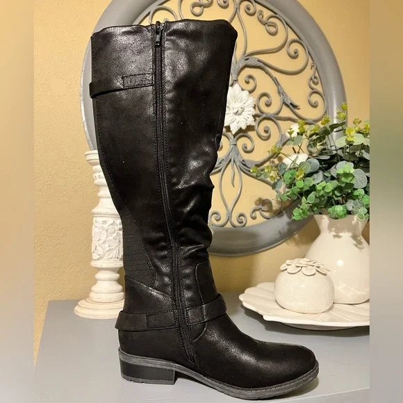 Women’s Tall Boots - Picture 2 of 9